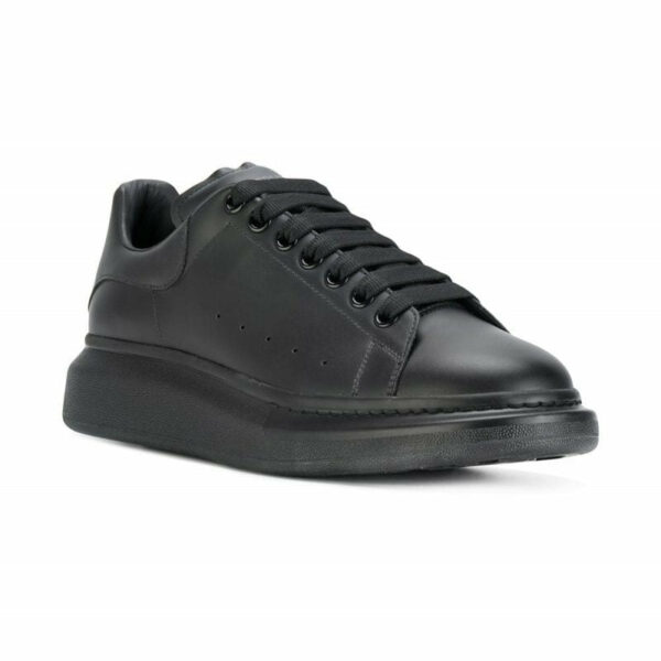 Alexander McQueen total black