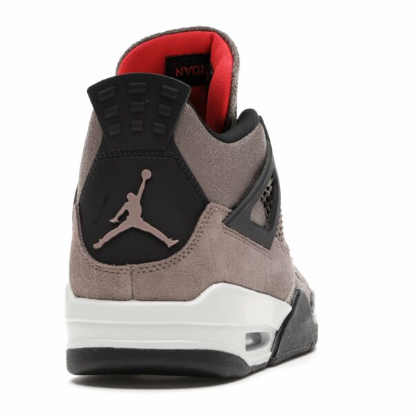 Jordan 4 Taupe Haze *