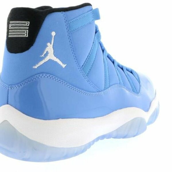 Jordan 11 Retro Pantone pers