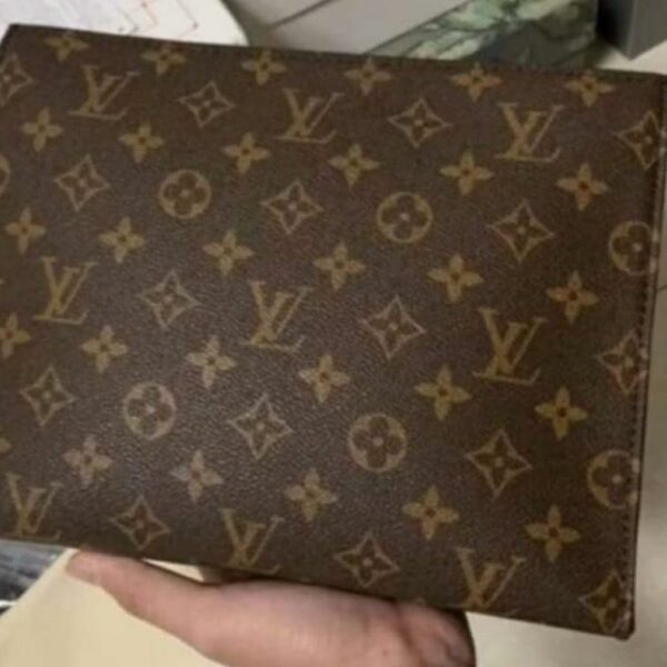 Louis Vuitton pochette Clucth   Pers.