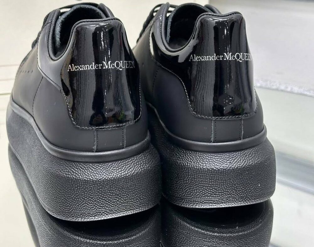 Sneakers McQueen Oversize dietro nero lucido * - immagine 2
