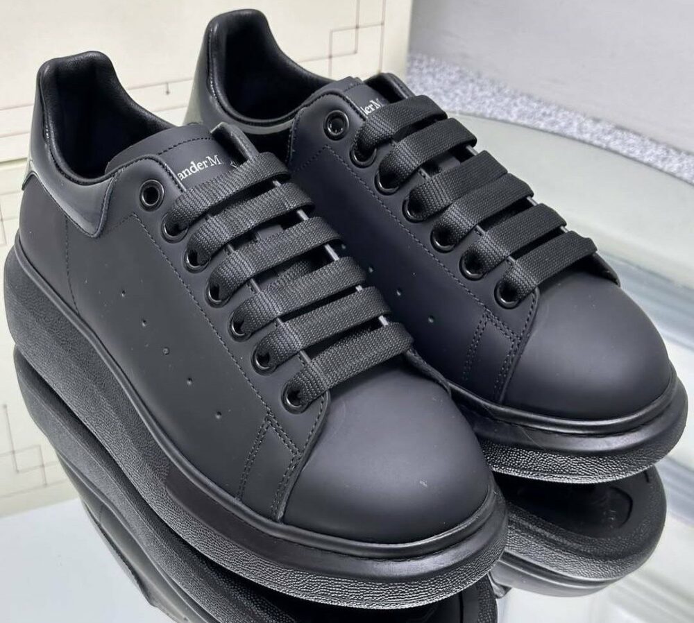 Sneakers McQueen Oversize dietro nero lucido *