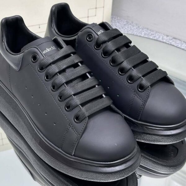 Sneakers McQueen Oversize dietro nero lucido *