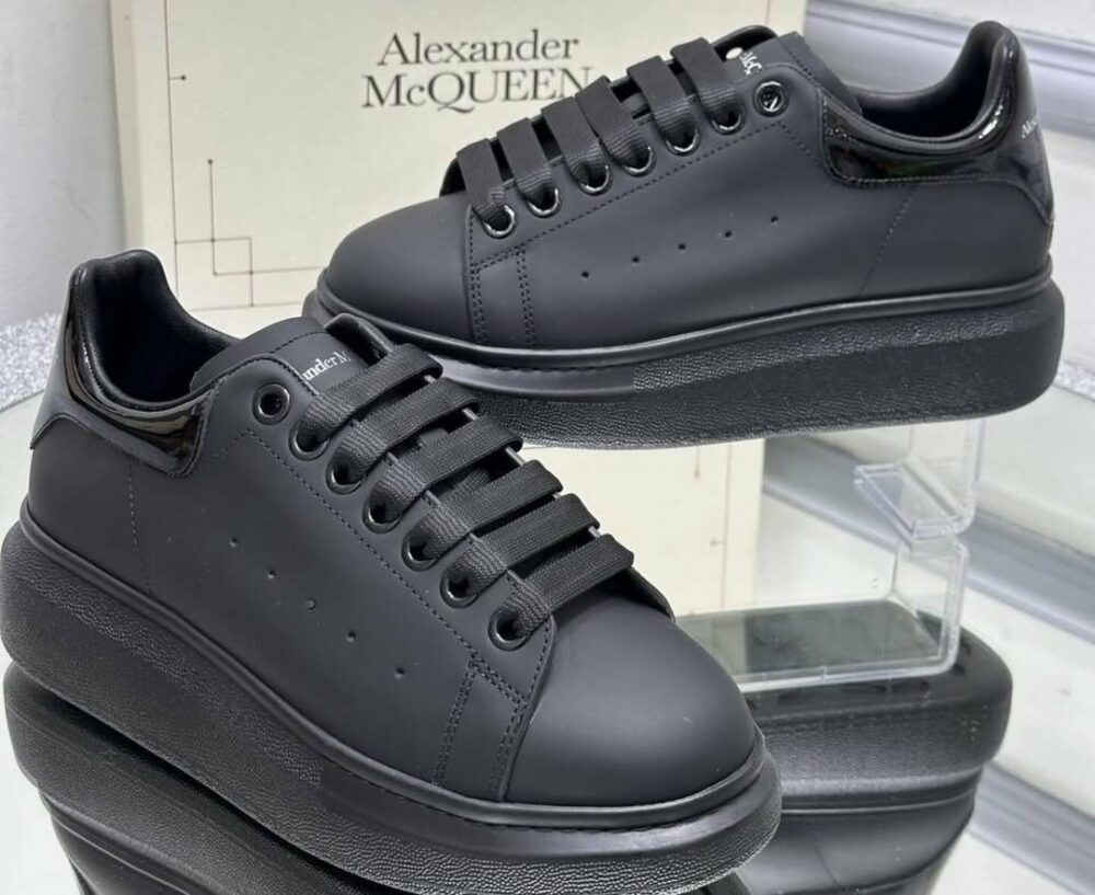 Sneakers McQueen Oversize dietro nero lucido * - immagine 3